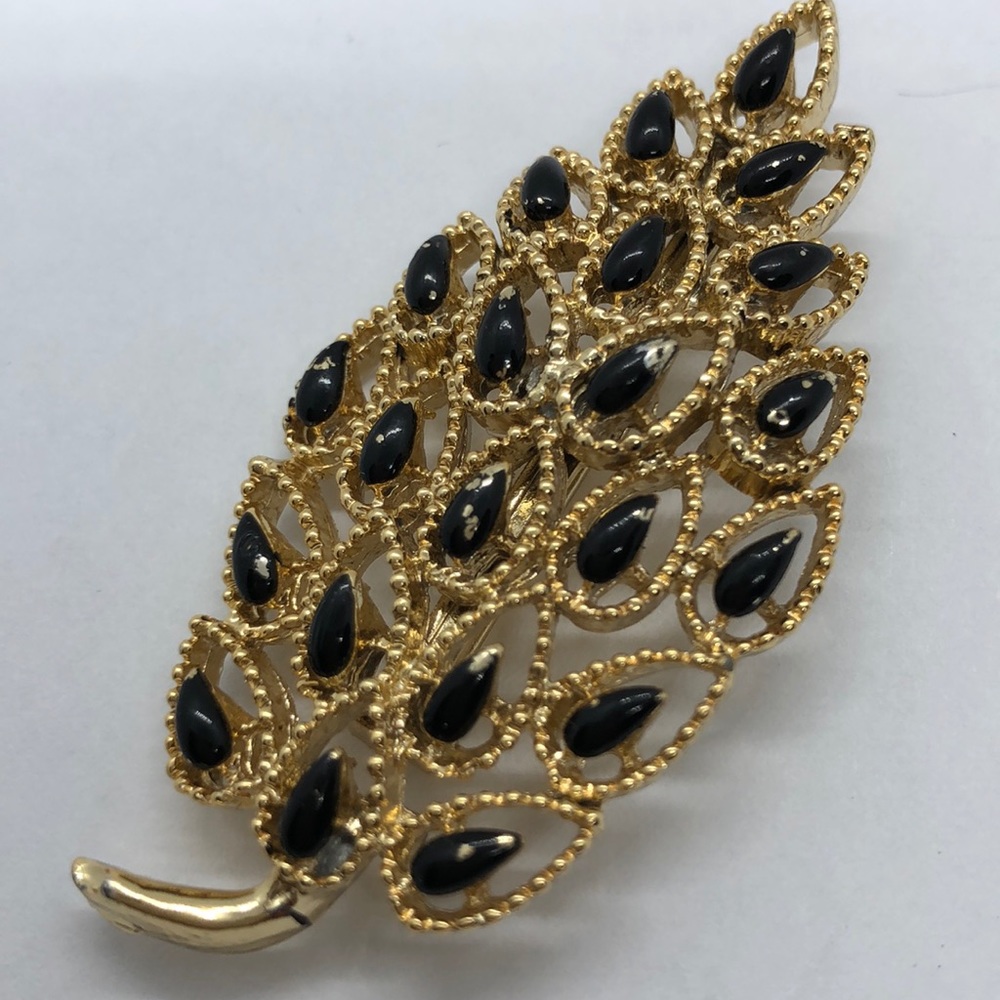Jerry’s VTG Elegant Leaf Brooch
